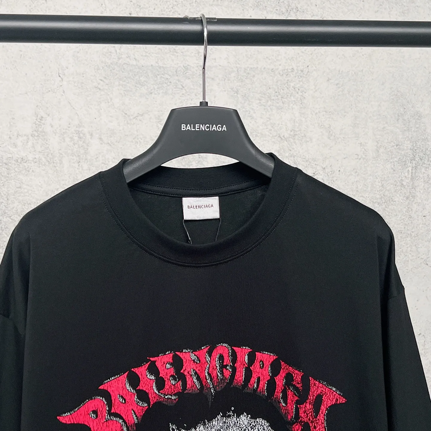 【 . Quality】BALENCI*GA/ .SS 26 New Arrival 。 T 。 . Authentic 。 ！ ZP 。 260 ， . ， ， 。 。 ， 。 OS . Same Style ：BL 263781 ：Black White Pink Gray Size：XS S M L